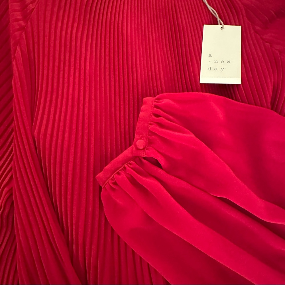 💋 Gorgeous Red Flowy Blouse with Cami - Picture 10 of 13